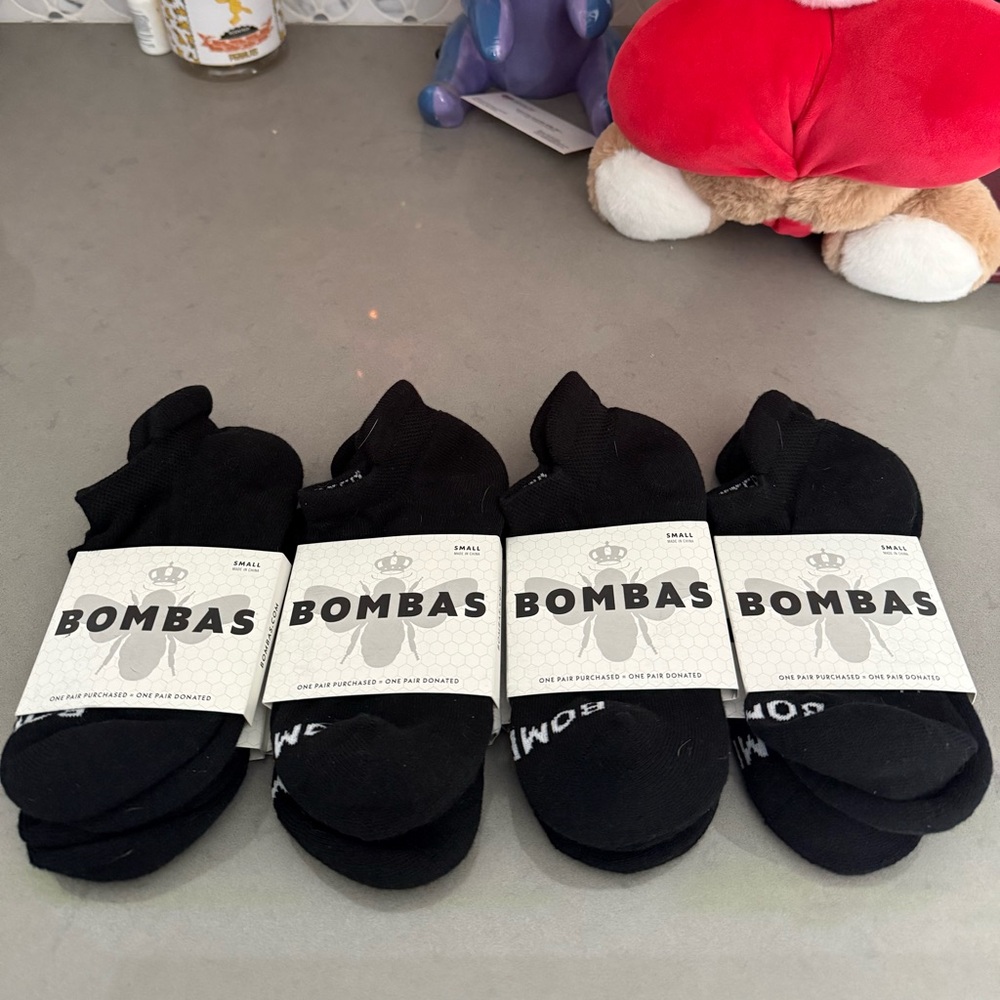 8 pair ankle bombas socks small women